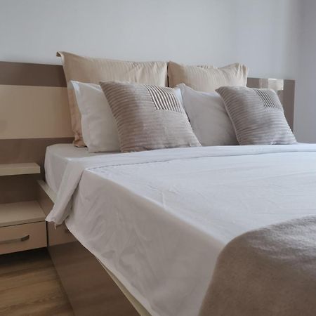Coffee Residence Apartment Cu 2 Camere Boekarest Buitenkant foto
